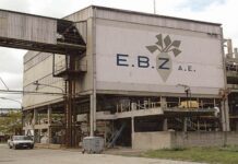 Θεσσαλονίκη: Σε συμβολική παράσταση διαμαρτυρίας έξω από τα γραφεία της Ελληνικής Βιομηχανίας Ζάχαρης προχώρησαν οι τευτλοπαραγωγοί ellhnikh_viomhxania_zaxarhs