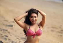 πόζαρε με εσώρουχα στα social media