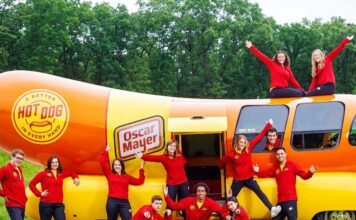 Διαμονή σε ένα αυτοκίνητο χοτ ντογκ