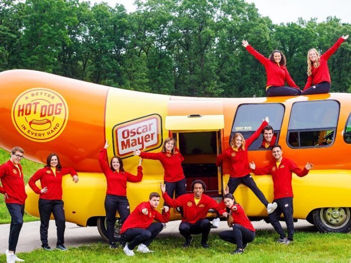 Διαμονή σε ένα αυτοκίνητο χοτ ντογκ