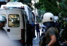 Τρεις αστυνομικοί